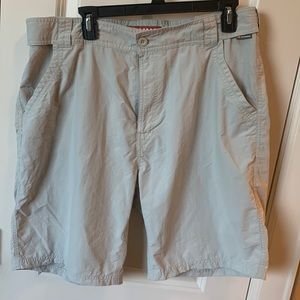 Simms Challenger shorts outseam 21" men's size large lots of pockets fishing